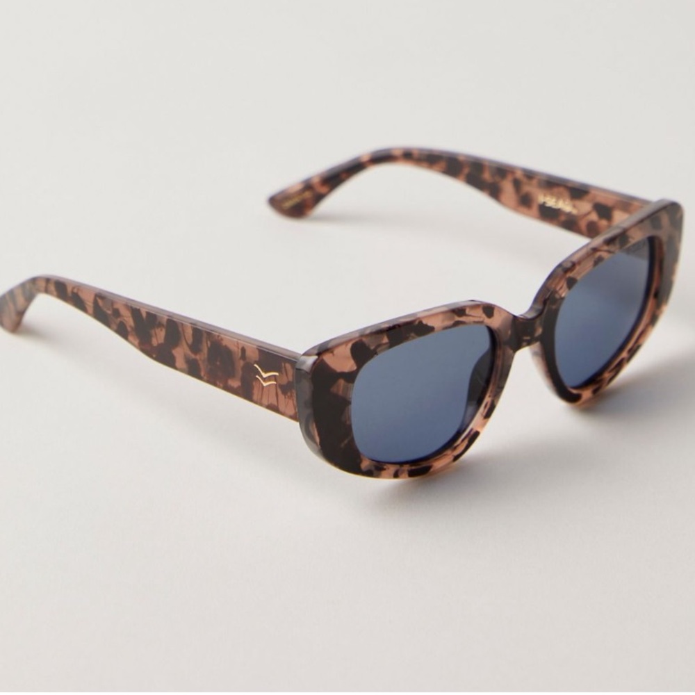 NWT! Free People Audrey Sunglasses Blonde Tort / Navy